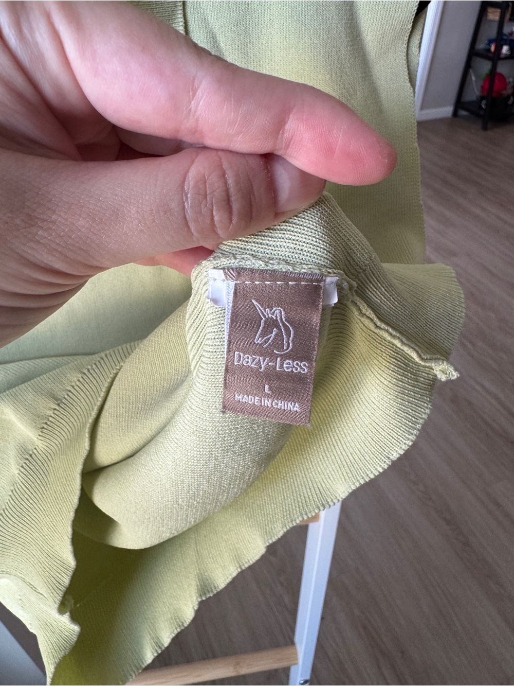 Dazy-Less Collared V-Neck Sleeveless Pale Green Crop Top | Size L | Old Money - Picture 3 of 6